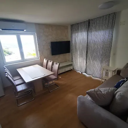 Apartment Solta Plima Nečujam